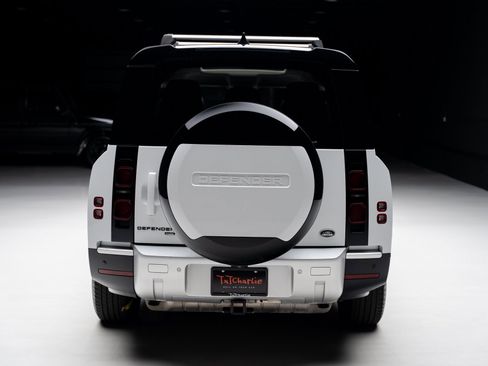 Used 2023 Land Rover Defender 130 SE image 28