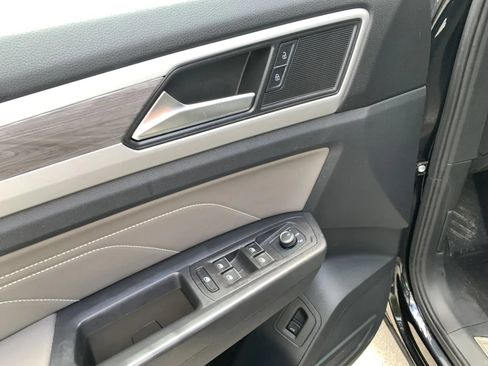 Used 2023 Volkswagen Atlas Cross Sport SE FWD image 21