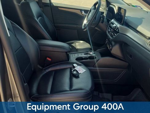 Used 2022 Ford Escape Titanium AWD/4WD image 3