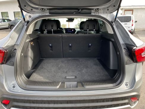 Used 2025 Chevrolet Trax LT w/ LT Convenience Package image 31