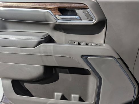 New 2025 GMC Sierra 1500 Elevation image 11