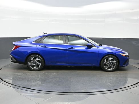 Certified 2025 Hyundai Elantra SEL image 7