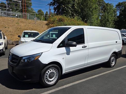 Used 2020 Mercedes-Benz Metris image 3
