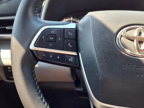 Used 2023 Toyota Highlander XLE FWD image 16