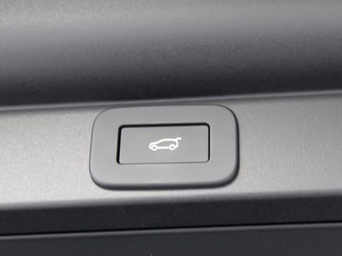 New 2026 Land Rover Range Rover SV image 23