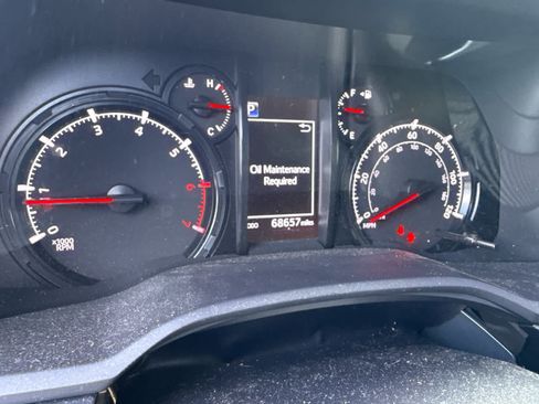 Used 2022 Toyota 4Runner SR5 Premium w/ Moonroof Package AWD/4WD image 10