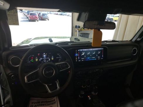 Used 2024 Jeep Wrangler Unlimited Sahara w/ Safety Group AWD/4WD image 12