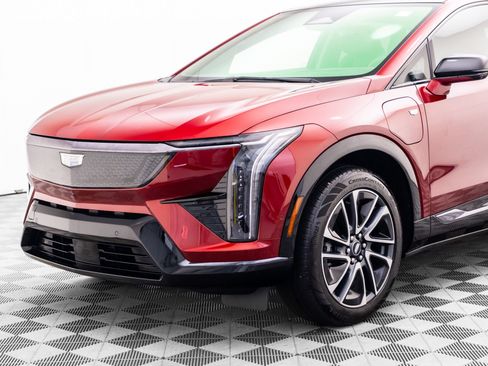 Certified 2025 Cadillac Optiq Sport 2 w/ LPO, Floor Liner Package AWD/4WD image 40