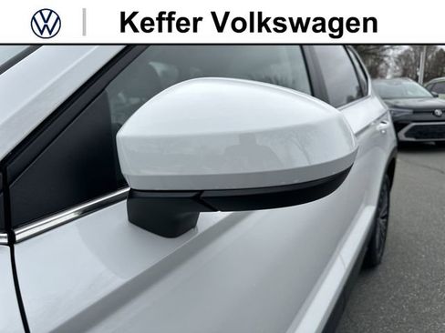New 2026 Volkswagen Taos SE FWD image 10
