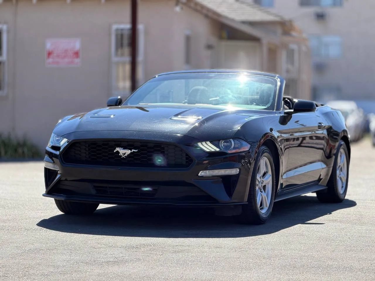 Used 2018 Ford Mustang Convertible RWD image 4
