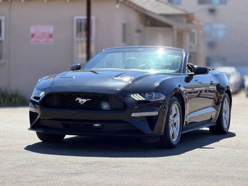 Used 2018 Ford Mustang Convertible RWD image 4