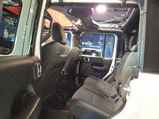 Used 2020 Jeep Gladiator Rubicon AWD/4WD image 18