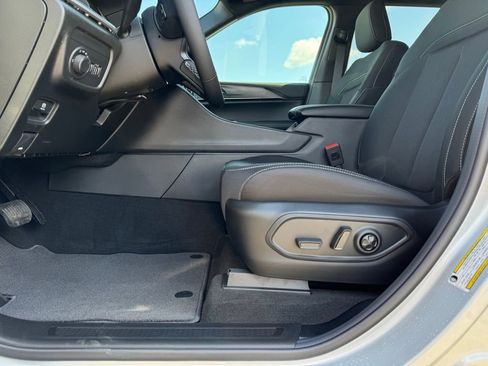 New 2025 Jeep Grand Cherokee L Laredo w/ Luxury Tech Group I image 10