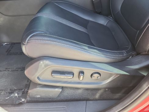 Used 2025 Honda Pilot Touring image 14