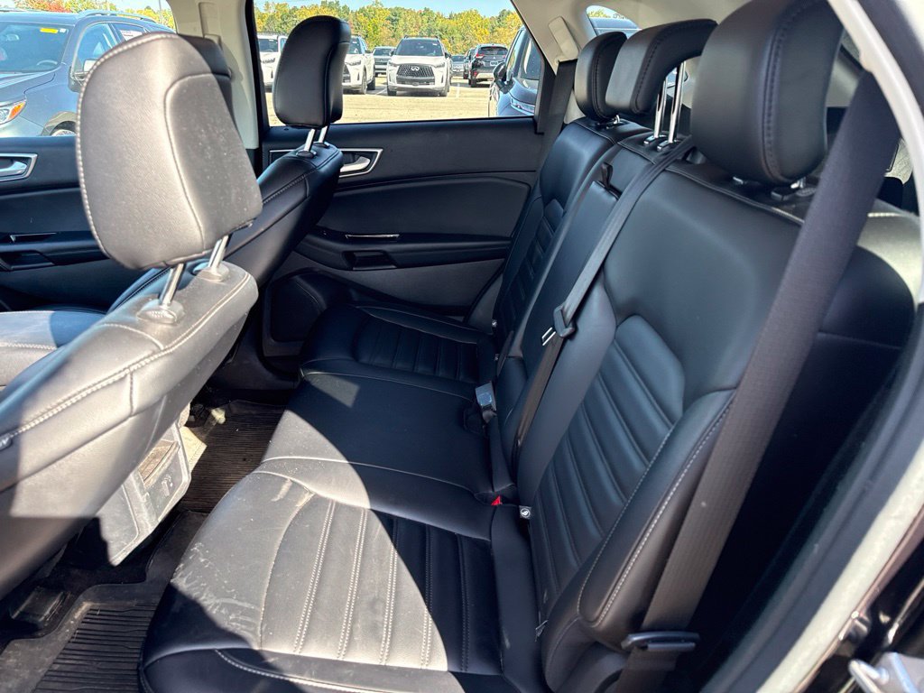 Used 2020 Ford Edge SEL w/ Cold Weather Package AWD/4WD image 9