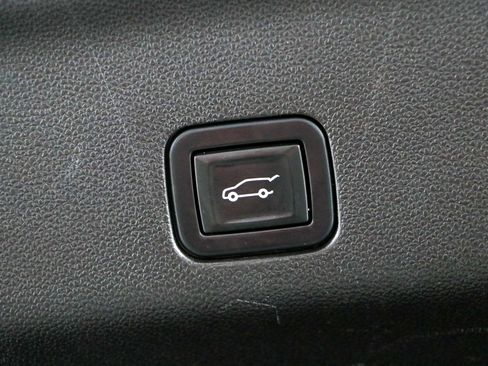 Used 2021 Chevrolet Tahoe Premier AWD/4WD image 34