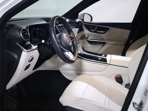 Used 2024 Mercedes-Benz GLC 300 4MATIC image 34
