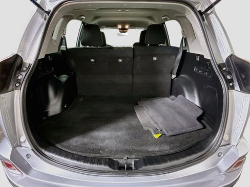 Used 2017 Toyota RAV4 LE FWD image 34