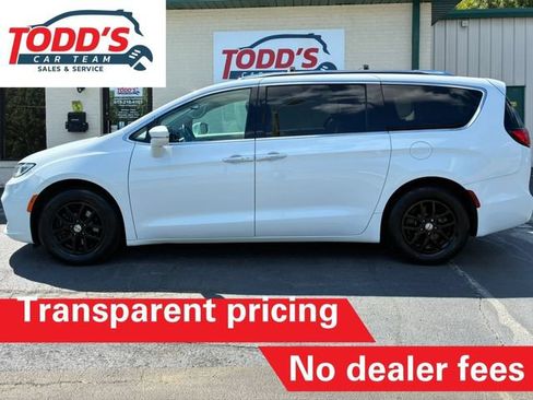 Used 2021 Chrysler Pacifica Touring-L FWD image 3
