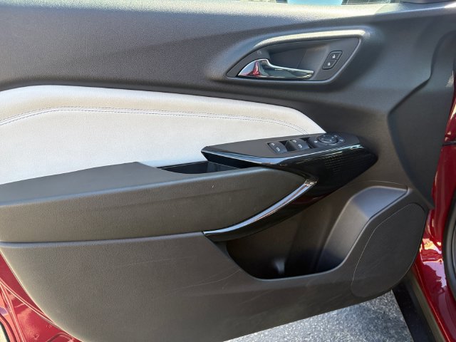 Used 2024 Chevrolet Trax LT FWD image 13