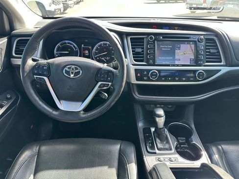 Used 2017 Toyota Highlander Limited Platinum AWD/4WD image 16