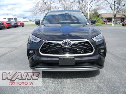 Used 2022 Toyota Highlander Platinum AWD/4WD image 6