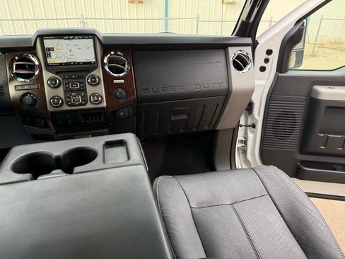 Used 2015 Ford F350 Lariat w/ Lariat Interior Package image 27
