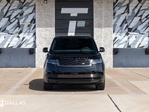 Used 2025 Land Rover Range Rover SV image 3