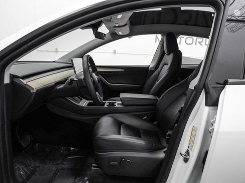 Used 2023 Tesla Model Y Long Range AWD/4WD image 4