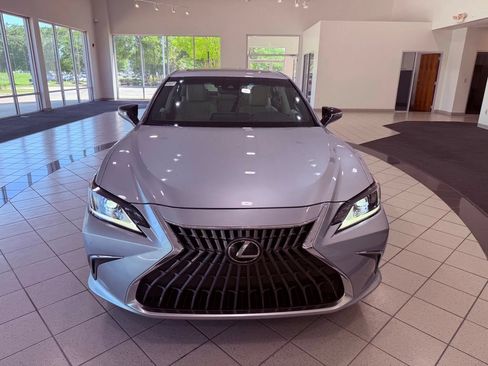 Used 2023 Lexus ES 350 w/ Premium Package FWD image 2