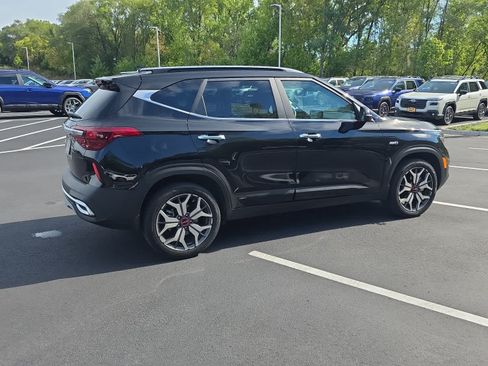 Used 2022 Kia Seltos SX w/ Sunroof Package AWD/4WD image 3