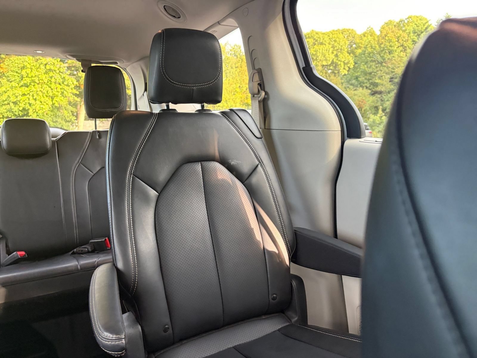 Used 2024 Chrysler Pacifica Touring-L FWD image 39