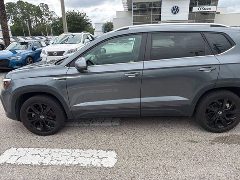 Certified 2023 Volkswagen Taos SE w/ Black Wheel Package FWD image 5