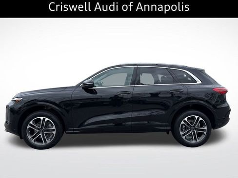 Certified 2025 Audi Q5 Premium w/ Convenience Package image 3