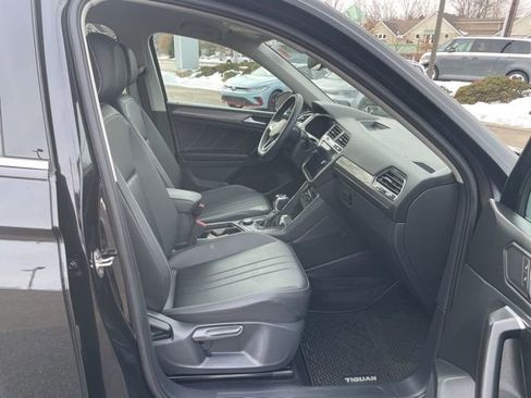 Used 2023 Volkswagen Tiguan SE image 11