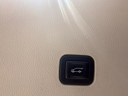 Used 2010 Cadillac SRX Luxury FWD image 29