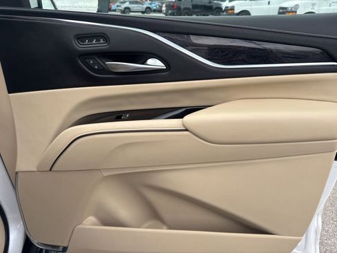 Used 2021 Cadillac Escalade ESV Premium Luxury image 31