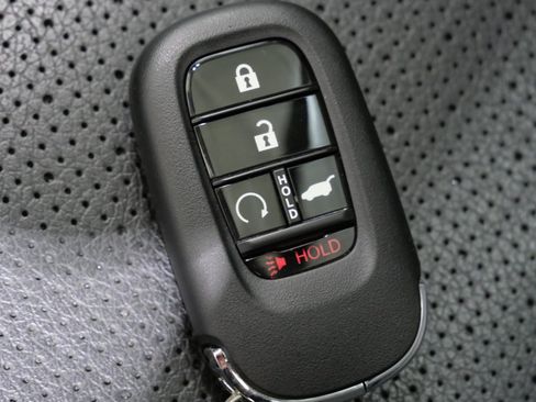 Used 2025 Honda Pilot Elite image 31