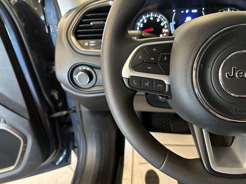 Used 2023 Jeep Renegade Latitude image 10