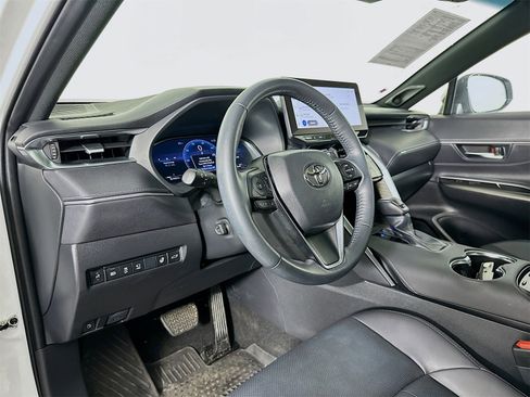Used 2024 Toyota Venza Limited image 9
