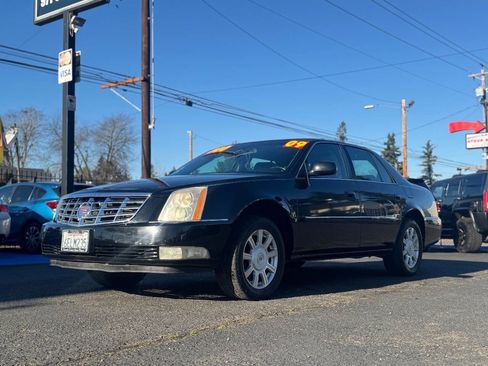 Used 2009 Cadillac DTS Luxury 5 Passenger 4dr Sedan image 8