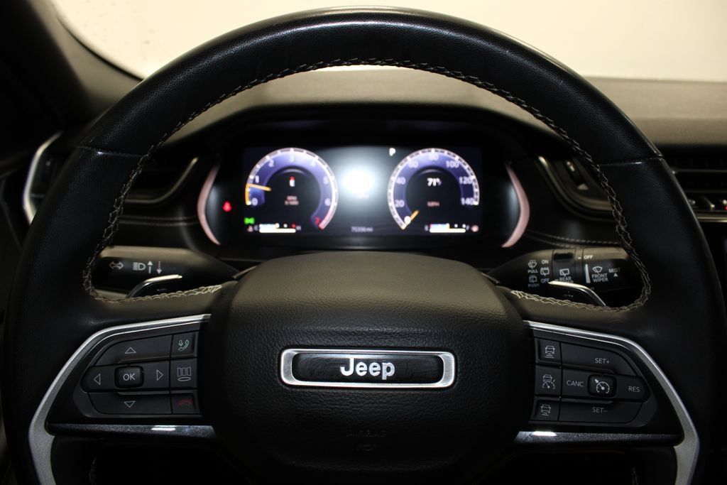 Used 2023 Jeep Grand Cherokee Altitude AWD/4WD image 17
