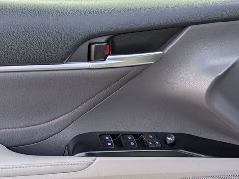 Used 2018 Toyota Camry XSE image 13