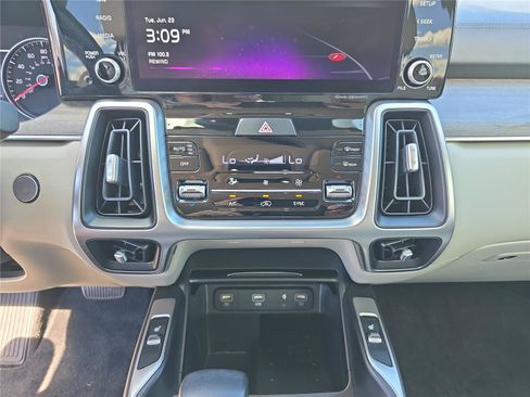Used 2022 Kia Sorento EX w/ Panoramic Sunroof Package FWD image 28