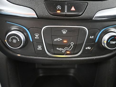 Used 2022 Chevrolet Equinox LT w/ LPO, Blackout Package FWD image 21