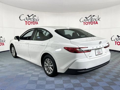 Used 2025 Toyota Camry LE image 5