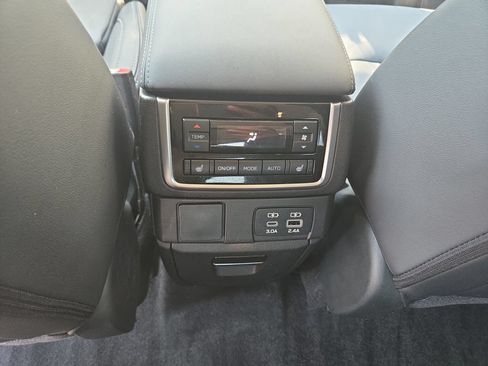 Used 2025 Subaru Ascent Limited w/ Popular Package #2 AWD/4WD image 18