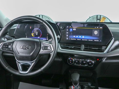 Used 2025 Chevrolet Trax ACTIV w/ Driver Confidence Package FWD image 17