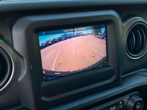 Used 2022 Jeep Wrangler Unlimited Sport image 18