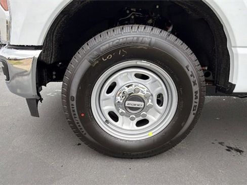 New 2026 Ford F250 XL w/ XL Chrome Package image 10